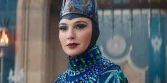 Gal Gadot caracterizada como Rainha Má em Branca de Neve