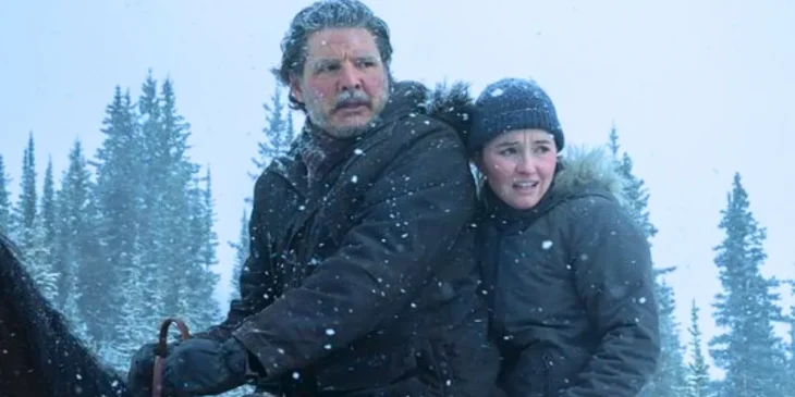 Pedro Pascal e Kaitlyn Dever em The Last of Us