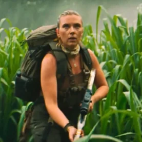 Scarlett Johansson em ação em Jurassic World Recomeço
