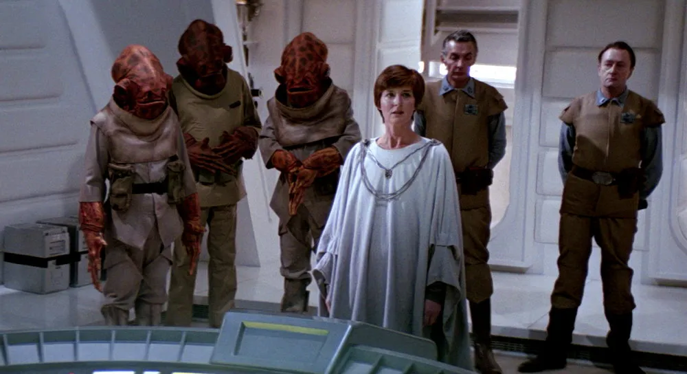 Caroline Blakiston como Mon Mothma_11zon