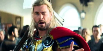 Chris Hemsworth com visual de Thor em filme do MCU