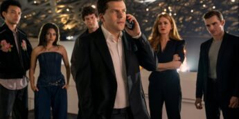Jesse Eisenberg falando ao telefone em Truque de Mestre 3