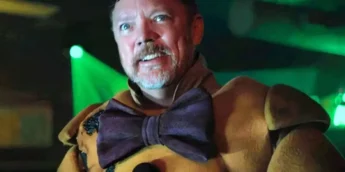 Matthew Lillard como o vilão William Afton em Five Nights At Freddys