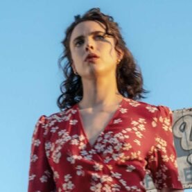 Margaret Qualley em Honey, Não!