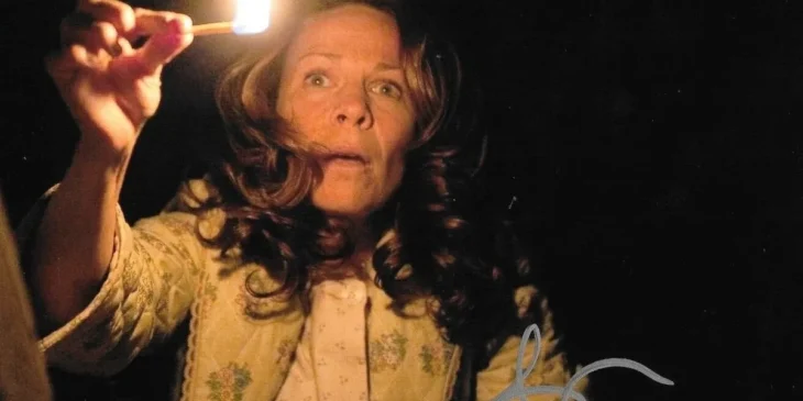 Lili Taylor em Invocação do Mal