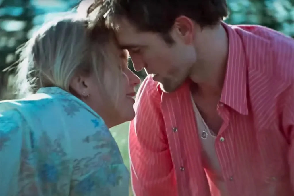 Jennifer Lawrence e Robert Pattinson em Die My Love
