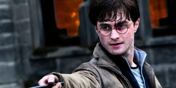 Daniel Radcliffe como Harry Potter em filmes da saga