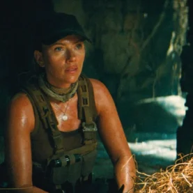 Scarlett Johansson é Zora Bennett em Jurassic World Recomeço