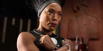 Angela Bassett é a Rainha Ramonda em Pantera Negra