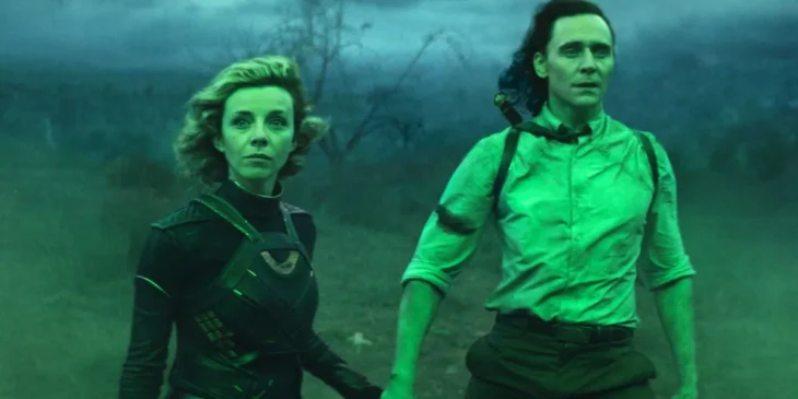 Sophia Di Martino e Tom Hiddleston na série Loki