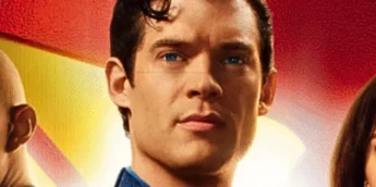 David Corenswet com clássico visual do Superman