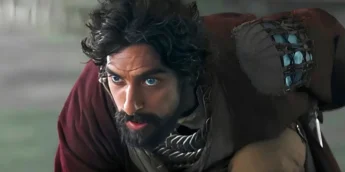 Eman Esfandi em ação como Ezra Bridger na série Ahsoka