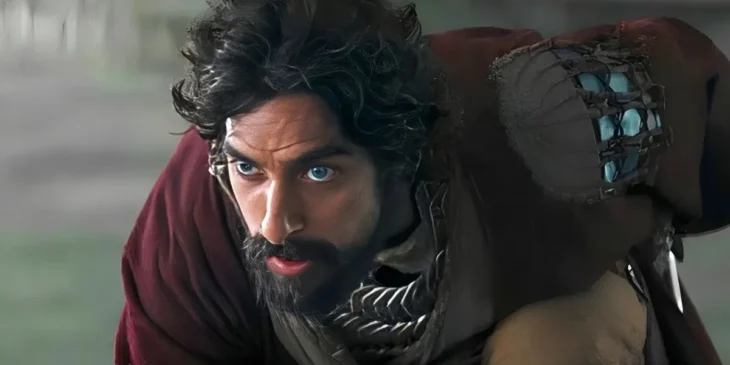 Eman Esfandi em ação como Ezra Bridger na série Ahsoka