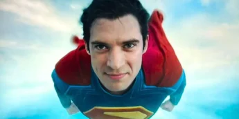David Corenswet em cena de voo de Superman