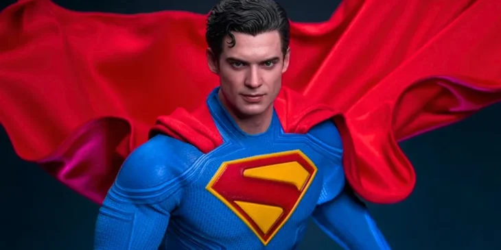 Colecionável do Superman de David Corenswet da Hot Toys