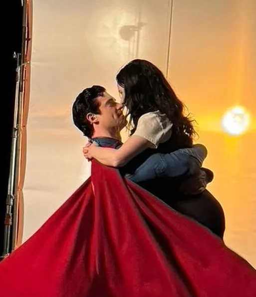 Bastidores de Superman com David Corenswet e Rachel Brosnahan