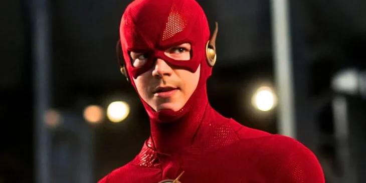 Grant Gustin trajado como Flash na DC