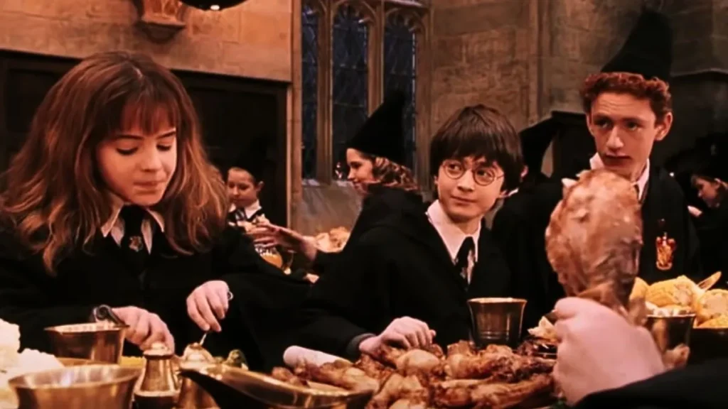 Harry Potter e Hermione no Grande Salão de Hogwarts