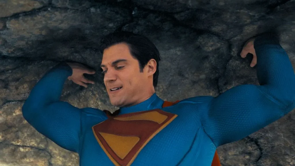 David Corenswet segurando Kaiju em Superman