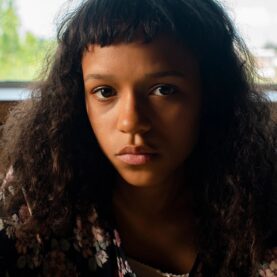 Taylor Russell em Thomas Crown