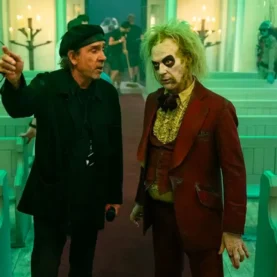 Tim Burton em bastidores de Beetlejuice Os Fantasmas Ainda Se Divertem