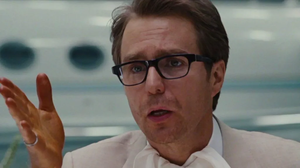 Sam Rockwell como o vilão Justin Hammer