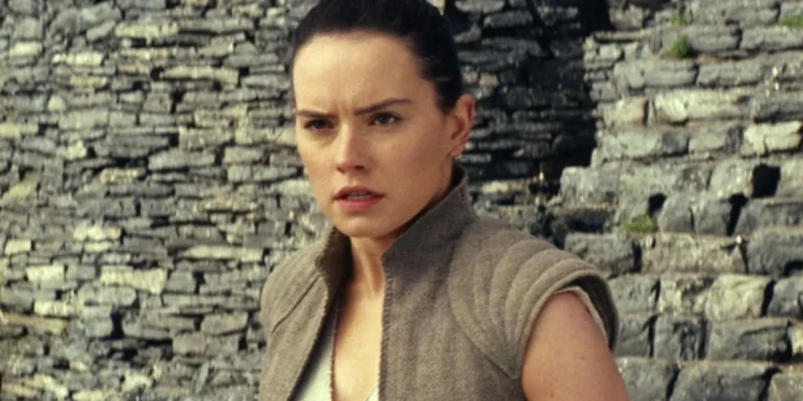 Daisy Ridley como Rey em Star Wars Os Últimos Jedi