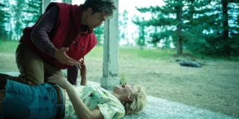 Jennifer Lawrence e Robert Pattinson em Die, My Love