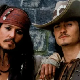 Orlando Bloom e Johnny Depp em bastidores de Piratas do Caribe