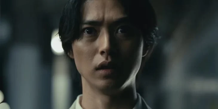Arisu (Kento Yamazaki) em cena da 3ª temporada de Alice in Borderland