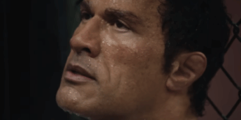 Dwayne Johnson chora com 15 minutos de ovação para Coração de Lutador; Veja