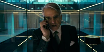 Jeremy Irons em Beekeeper: Rede de Vingança