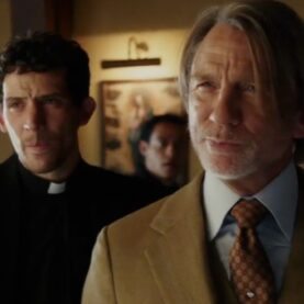 Daniel Craig e Josh O Connor em Vivo ou Morto Um Mistério Knives Out