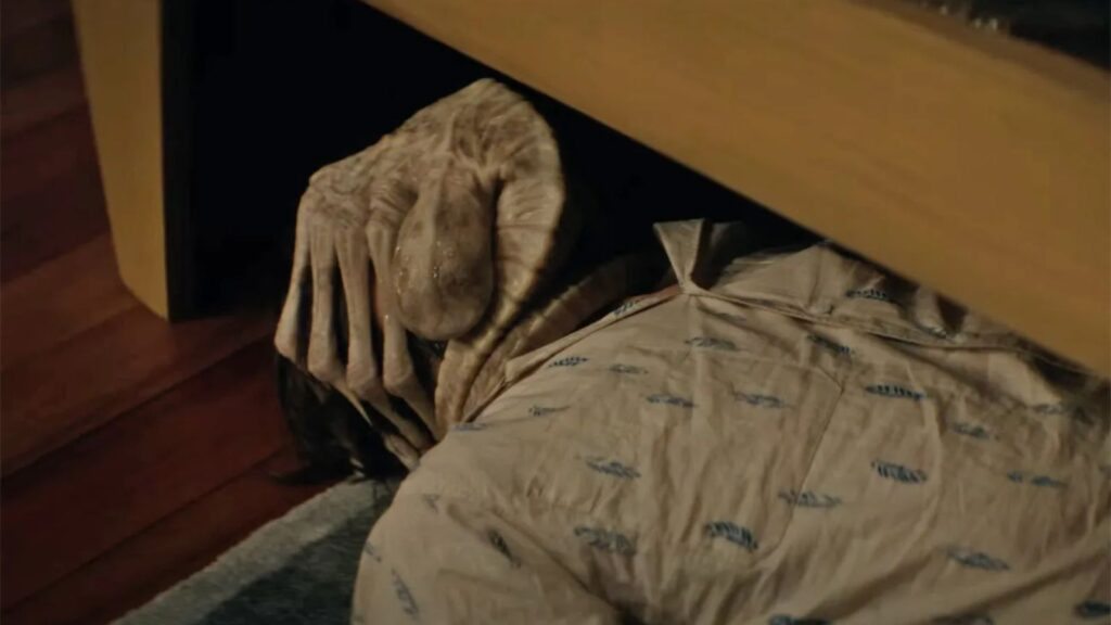 Facehugger acoplado em Arthur