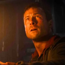Glen Powell é Ben Richards em O Sobrevivente