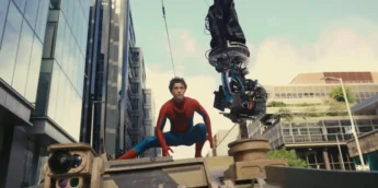 Tom Holland no set de Homem-Aranha: Um Novo Dia