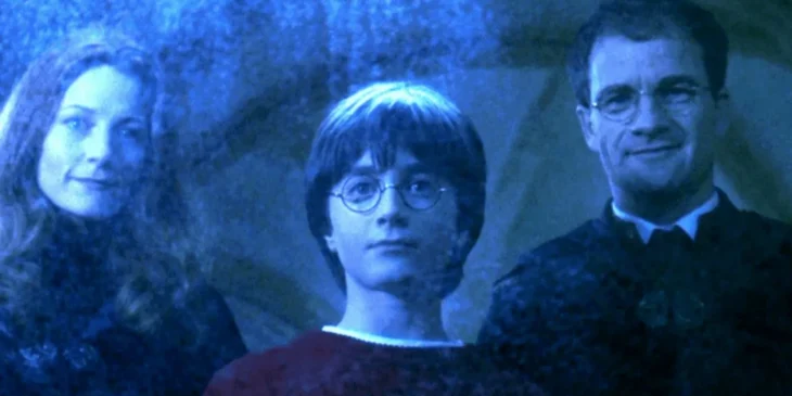 Harry Potter com seus pais Tiago e Lílian