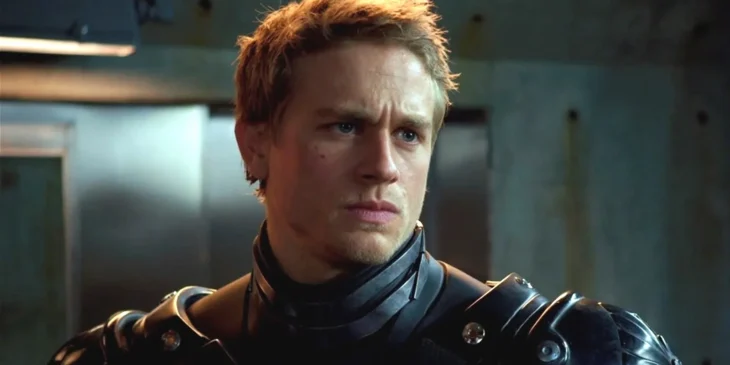 Charlie Hunnam em Círculo de Fogo