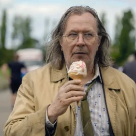 Gary Oldman na série Slow Horses