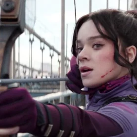 Hailee Steinfeld como Kate Bishop