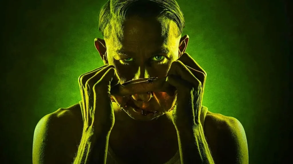 Charlie Hunnam em Monstro A História de Ed Gein