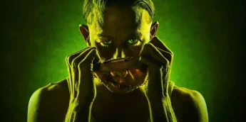Charlie Hunnam em Monstro A História de Ed Gein