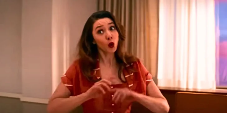 Elizabeth Olsen em trailer de Eternidade