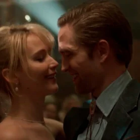 Jennifer Lawrence e Robert Pattinson em Morra, Amor