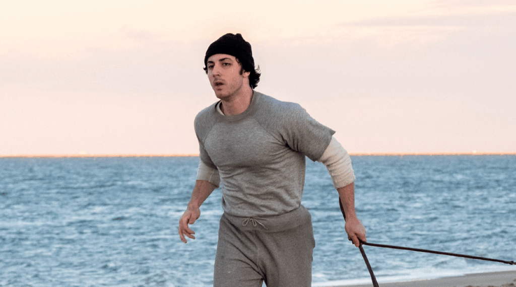 I Play Rocky: Imagem oficial de Anthony Ippolito como Sylvester Stallone confirma elemento dramático