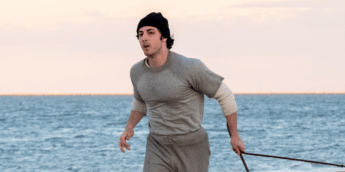 I Play Rocky: Imagem oficial de Anthony Ippolito como Sylvester Stallone confirma elemento dramático