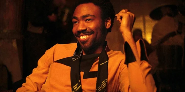 Donald Glover caracterizado como Lando Calrissian
