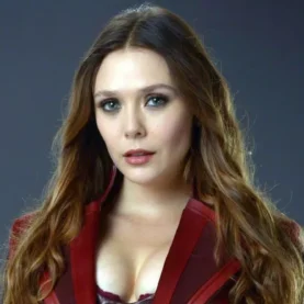Elizabeth Olsen como a Feiticeira Escarlate