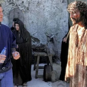 Mel Gibson e Jim Caviezel no set de A Paixão de Cristo