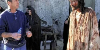 Mel Gibson e Jim Caviezel no set de A Paixão de Cristo